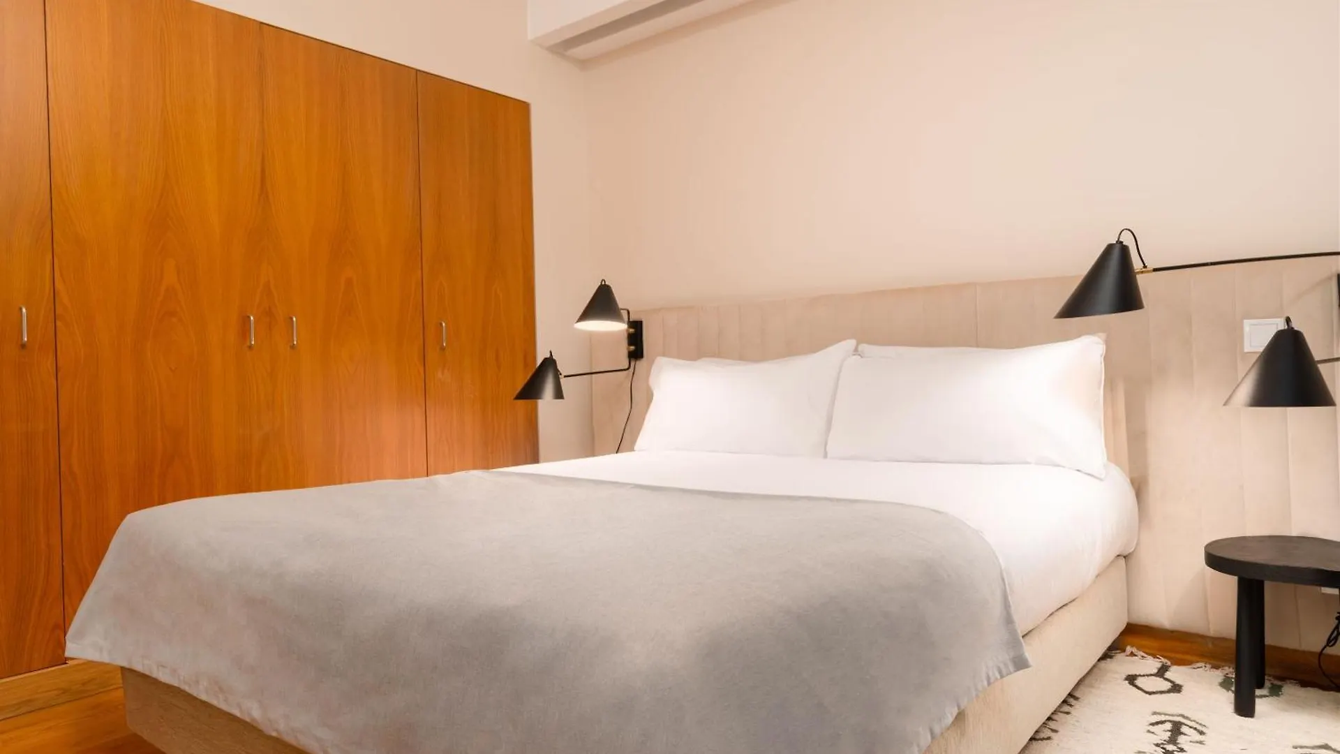Limehome Lisbon Rua Eca De Queiroz 0*,